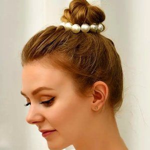 LARGE PEARL SCRUNCHIE